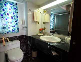 In-room Bathroom 2 Salvo Hotel Shanghai