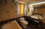 In-room Bathroom 6 Salvo Hotel Shanghai