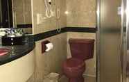 Toilet Kamar 7 King Wing Hot Spring International Hotel