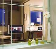 In-room Bathroom 4 Only Suites Paris CDG