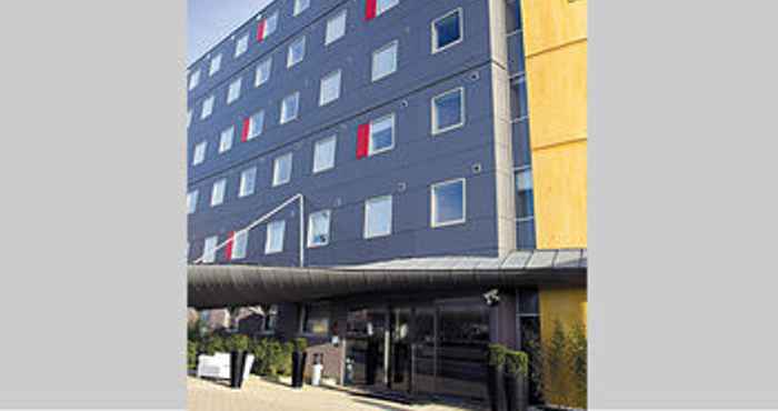 Exterior Only Suites Paris CDG