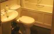 Toilet Kamar 7 Fountain Court Apartments - Royal Garden