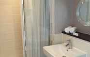 In-room Bathroom 5 Hot-el-apartments Glasgow Central