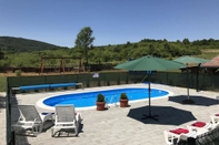 Swimming Pool Apartment With one Bedroom in Rakovica, With Wonderful Mountain View, Pool Access, Enclosed Garden - 15 km From the Slopes