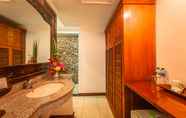 In-room Bathroom 3 Tegal Sari Accomodation