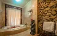 In-room Bathroom 7 Tegal Sari Accomodation