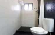 Toilet Kamar 7 FabHotel Iberis Sholinganallur