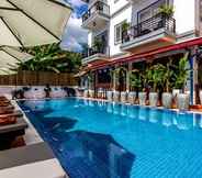 Swimming Pool 2 Golden Orchid Angkor