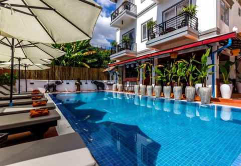 Swimming Pool Golden Orchid Angkor