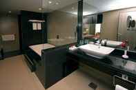 Toilet Kamar Mira Waterfront Hotel