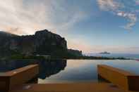 Hồ bơi Aonang Cliff Beach Suites and Villas