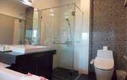 ห้องน้ำภายในห้อง 5 Phanhin Regent Executive Residence