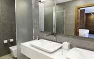 Toilet Kamar 4 Four Points By Sheraton Istanbul Dudullu