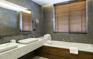 In-room Bathroom 5 Four Points By Sheraton Istanbul Dudullu