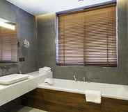 In-room Bathroom 5 Four Points By Sheraton Istanbul Dudullu