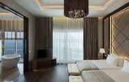 Bedroom 5 Akra Hotel