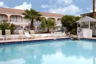 Swimming Pool Shalimar Hotel of Las Vegas