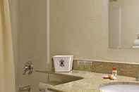 In-room Bathroom Red Roof Inn Norfolk - Portsmouth