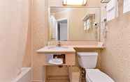 In-room Bathroom 3 Comfort Inn Chelsea