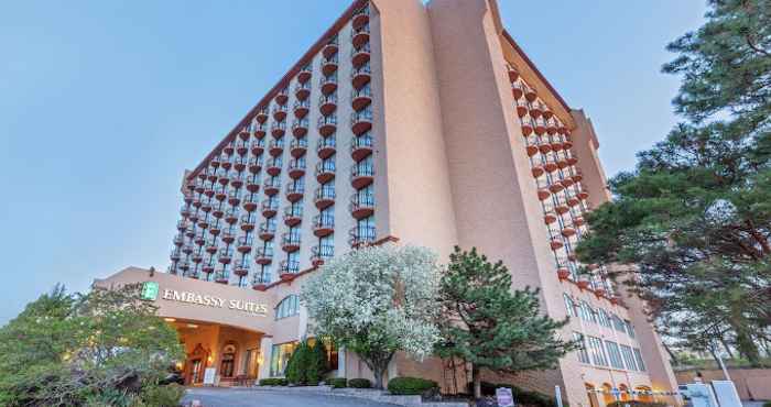 Exterior Embassy Suites Kansas City - Plaza