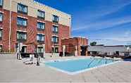 Swimming Pool 6 Hampton Inn & Suites Chapel Hill-Carrboro/Downtown