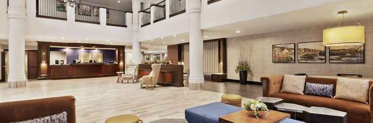 Lobi DoubleTree by Hilton McLean Tysons