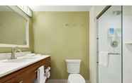 In-room Bathroom 5 Home2 Suites by Hilton Middleburg Heights Cleveland