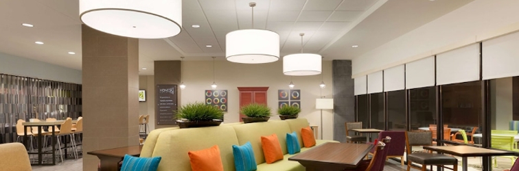 Lobby Home2 Suites by Hilton La Crosse