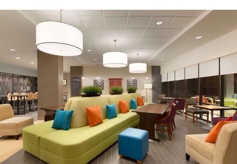 Lobby Home2 Suites by Hilton La Crosse