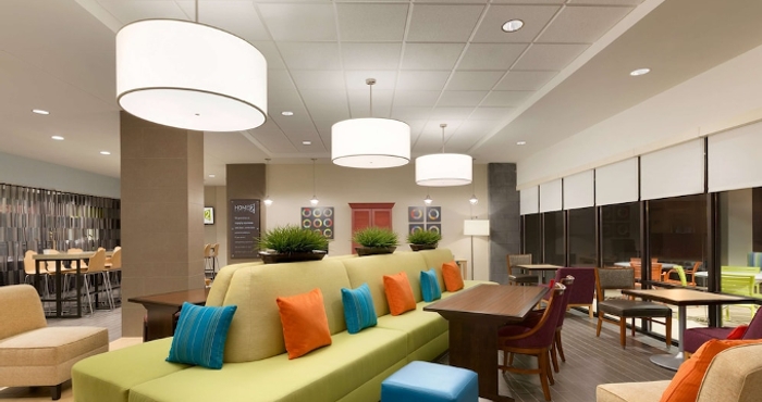 Lobby Home2 Suites by Hilton La Crosse