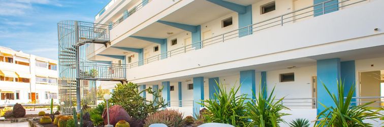 Lain-lain Dolores - Adults Recommended