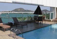 Others 2 Bristol Praia do Canto