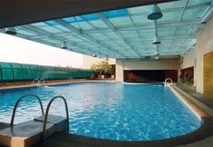 อื่นๆ 6 999 Royal Suites & Towers