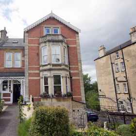 แครนลีย์ 1, โรงแรม & ที่พัก Chew Stoke