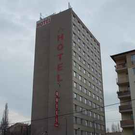 Zuglo 1, 酒店 香港餐馆