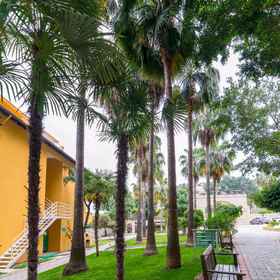 Armas Green Fugla1 , 飯店科纳克利钟楼广场