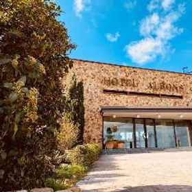 Albons 1, Hotel Molló