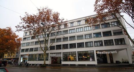 기타 2 X Tra Hotel