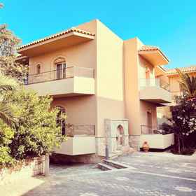 Lili 1, Hotel Manos Hatzidakis Theatre