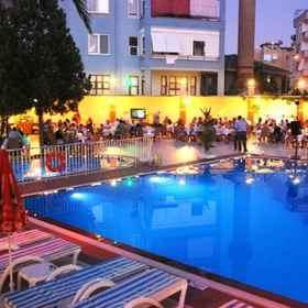 Khách sạn Orient Suite 1, Khách sạn Nhà thờ Thánh Nicholas