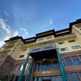 13 Coins Bangyai Hotel1 , 飯店苏宾尼米特基金会