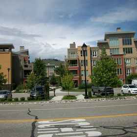 Strand Lakeside Resort By Okanagan Valley Rentals 1, Hotel Kalamalka Provincial Park