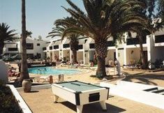 Others 3 Club Flamingo