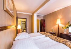 Others 4 Astoria Superior