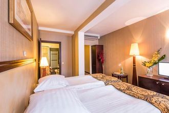 Others 4 Astoria Superior