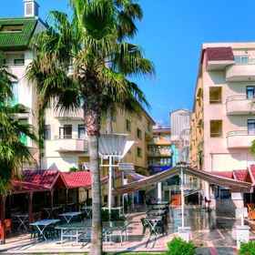 Khách sạn Dragos Beach 1, Khách sạn Cổng Hadrianus