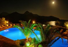 Others 7 Damnoni Bay