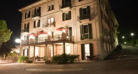 기타 2 Albergo Lenno