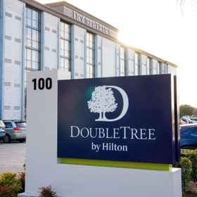 DoubleTree By Hilton Fort Worth South Hotel & Conference Center1 , 飯店Texas Wesleyan University baseball field