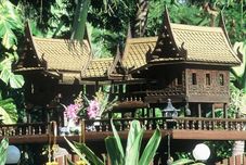 Bên ngoài The Thai House